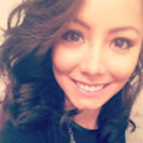 Meet your Posher, Claudia - Picture 1 of 1